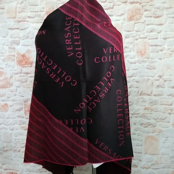 New Versace Logo Striped Scarf - Picture 6 of 13